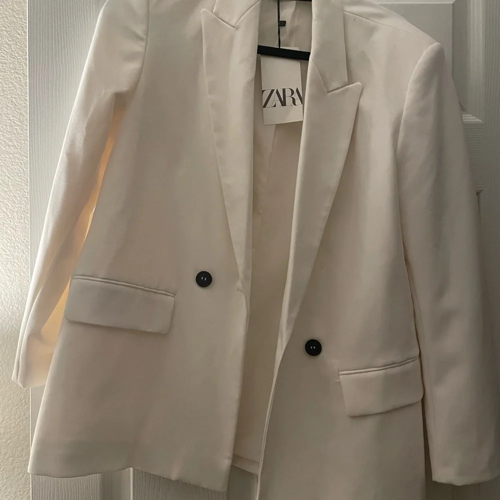 White blazer - Picture 6 of 16